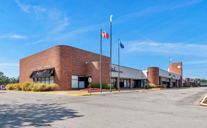 Pictures of Retail property located at 1-40 Ronnie's Plz & S Lindbergh Blvd, Saint Louis, MO 63126 for lease - image #1