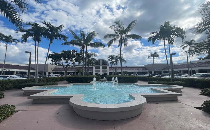 Pictures of Retail property located at 4900 Linton Blvd, Delray Beach, FL 33445 for lease - image #1