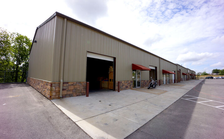 Pictures of Industrial property located at 1800 Central Commerce Ct, Round Rock, TX 78664 for lease - image #1