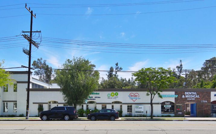 Pictures of Office property located at 22554 Ventura Blvd, Los Angeles, CA 91364 for lease - image #1