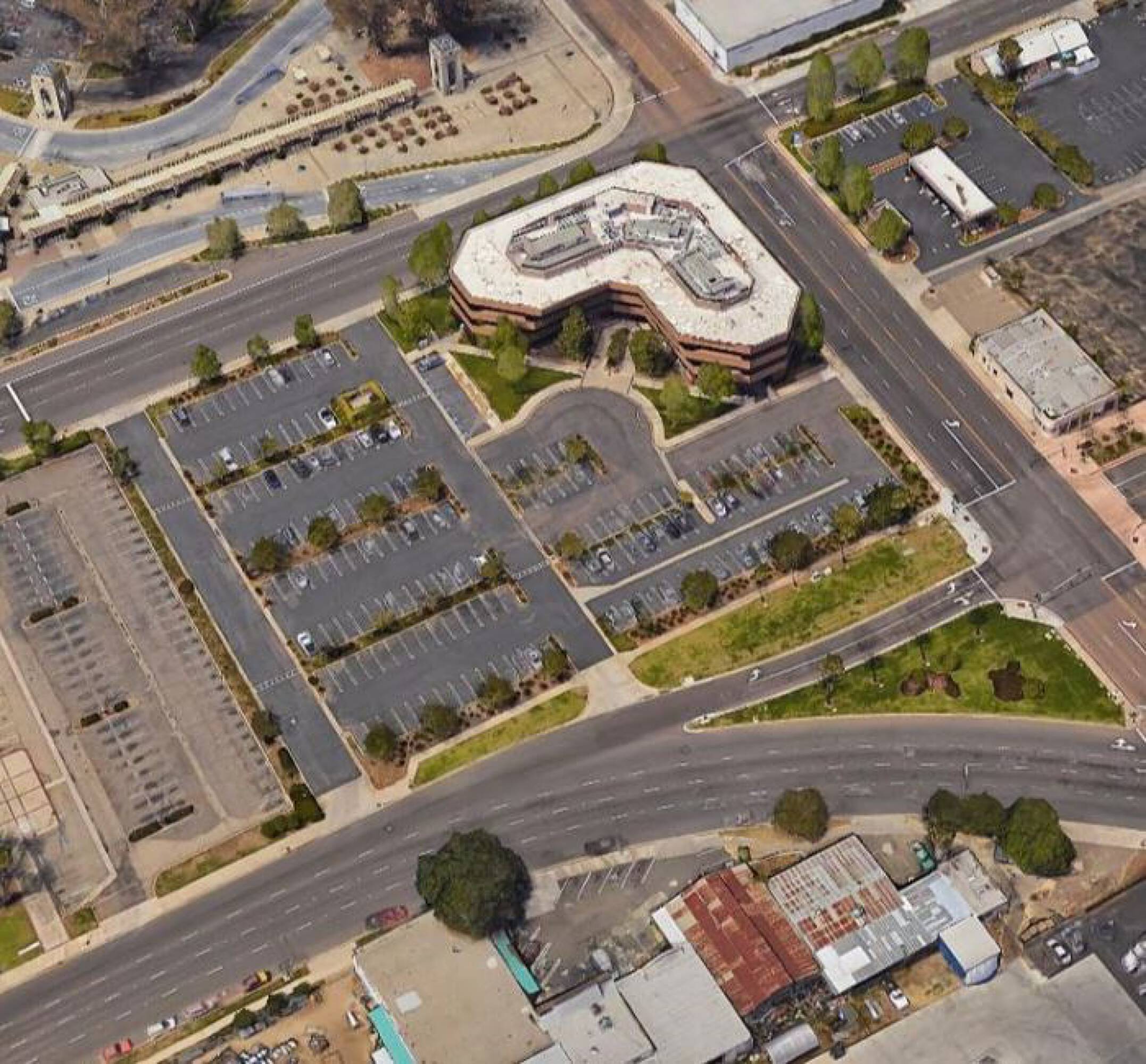 613 W Valley Pkwy, Escondido, CA 92025