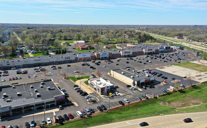 Pictures of Retail, Office property located at 1001-1089 West Lane Rd, Machesney Park, IL 61115 for lease - image #1