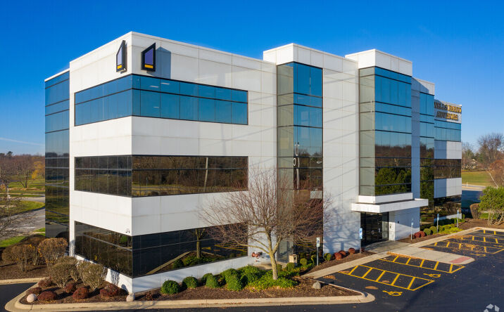 Pictures of Office property located at 6801 Spring Creek Rd, Rockford, IL 61114 for lease - image #1