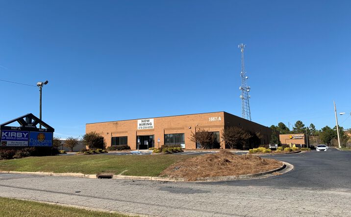 Pictures of Office property located at 1667 Eisenhower Pkwy, Macon, GA 31206 for lease - image #1