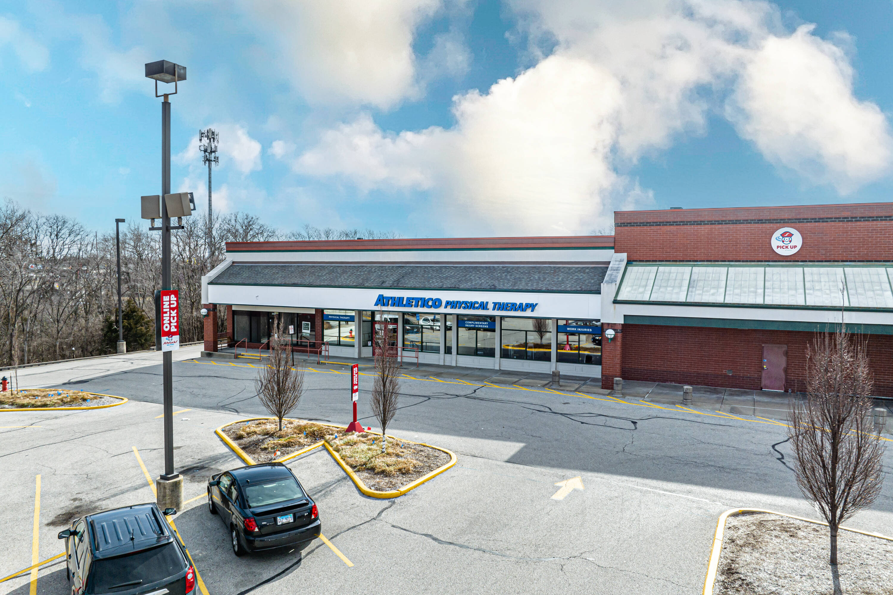 2801 Chatham Rd, Springfield, IL 62704