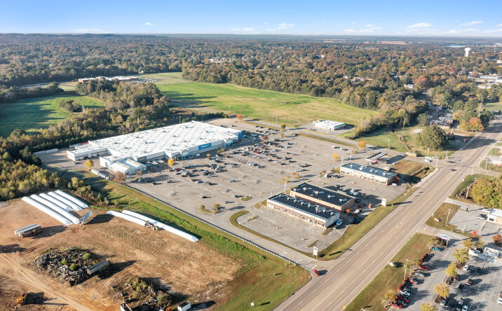 Pictures of Retail property located at 1800 Wayne Rd, Savannah, TN 38372 for lease - image #1