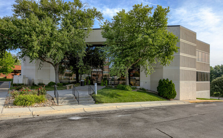 Pictures of Office property located at 1055 N 115th St, Omaha, NE 68154 for lease - image #1