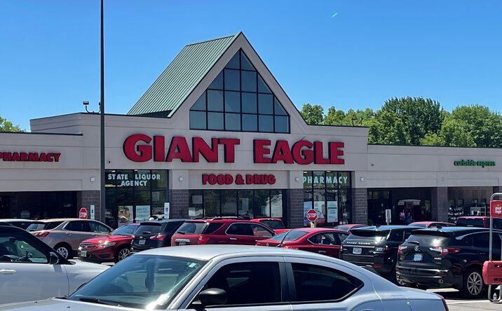 Pictures of Retail, Office property located at 8202 E Market St, Warren, OH 44484 for lease - image #1