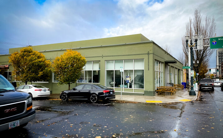 Pictures of Restaurant property located at 1125 SE Grand Ave, Portland, OR 97214 for lease - image #1