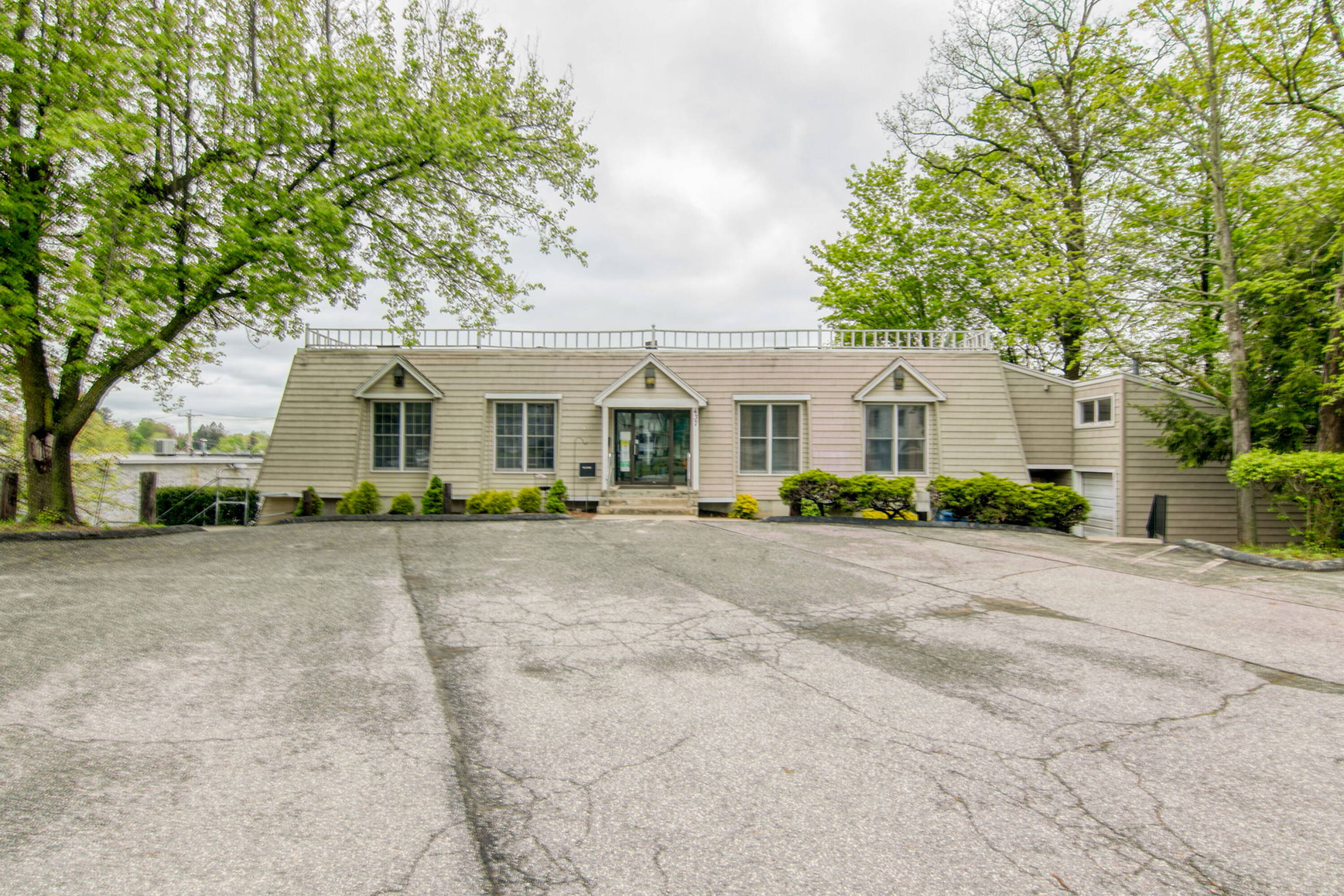 30 Shaker Rd, East Longmeadow, MA 01028