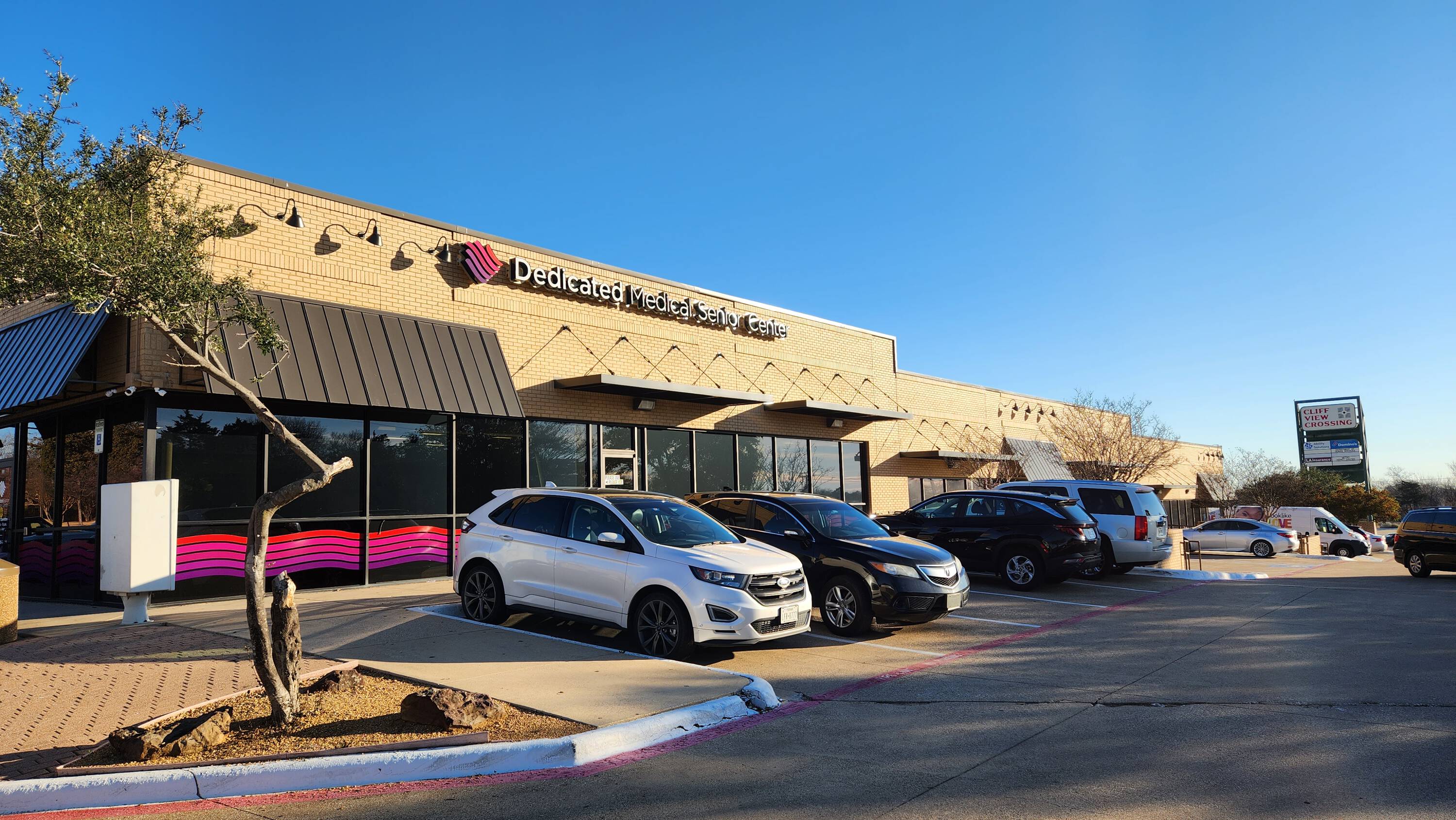 1111 W Ledbetter Dr, Dallas, TX 75224