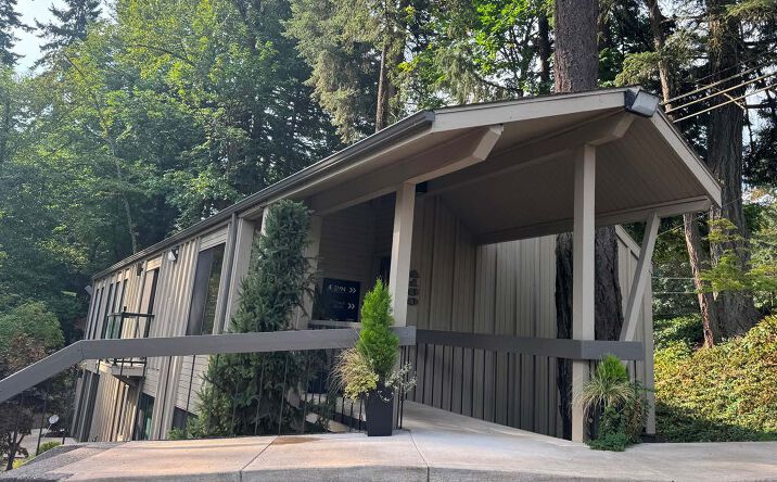 Pictures of Office property located at 4160 Commercial St SE, Salem, OR 97302 for lease - image #1