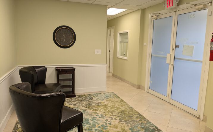 Pictures of Retail, Office property located at 701 NW Federal Hwy, Stuart, FL 34994 for lease - image #1