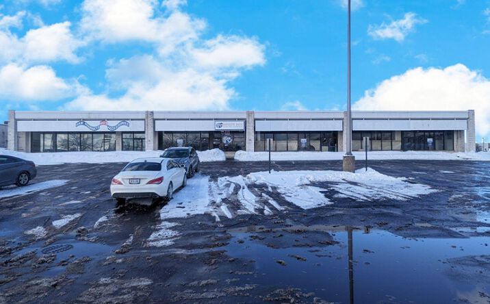 Pictures of Retail property located at 4840 Northfield Rd, North Randall, OH 44128 for lease - image #1