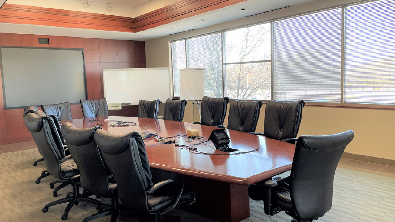 2200 Millbrook Dr, Buffalo Grove, IL 60089