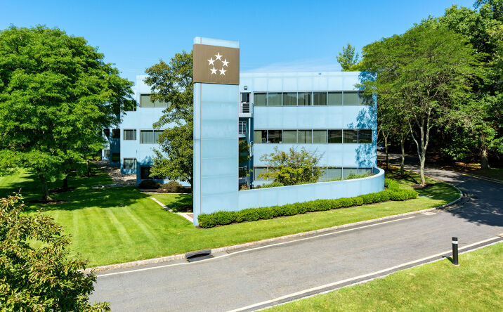 Pictures of Office property located at 293 Eisenhower Parkway, Livingston, NJ 07039 for lease - image #1