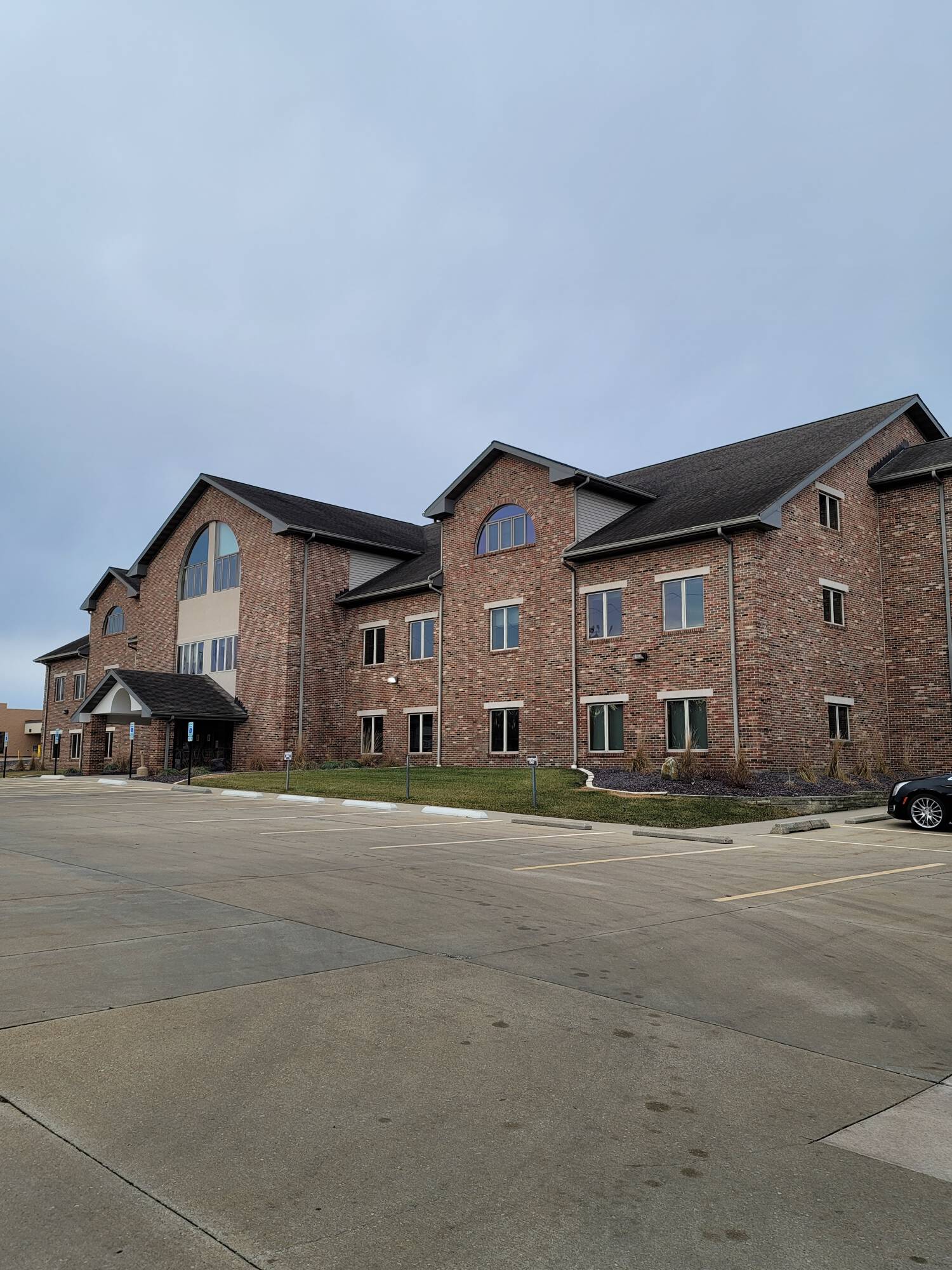 2501 Chatham Rd, Springfield, IL 62704