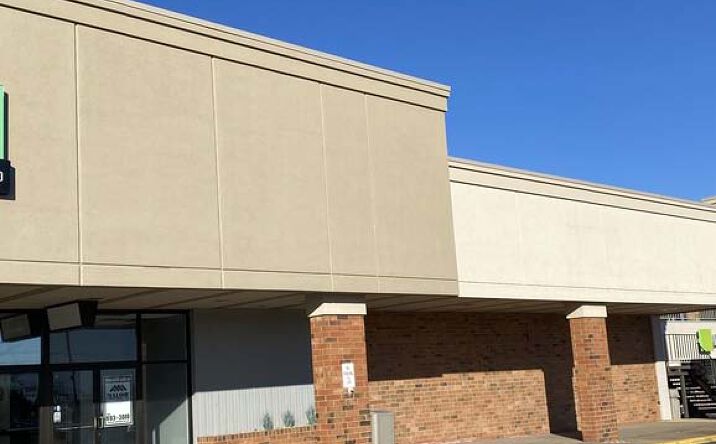 Pictures of Retail property located at Cherry Tree Shopping Center, Washington, IL 61571 for lease - image #1