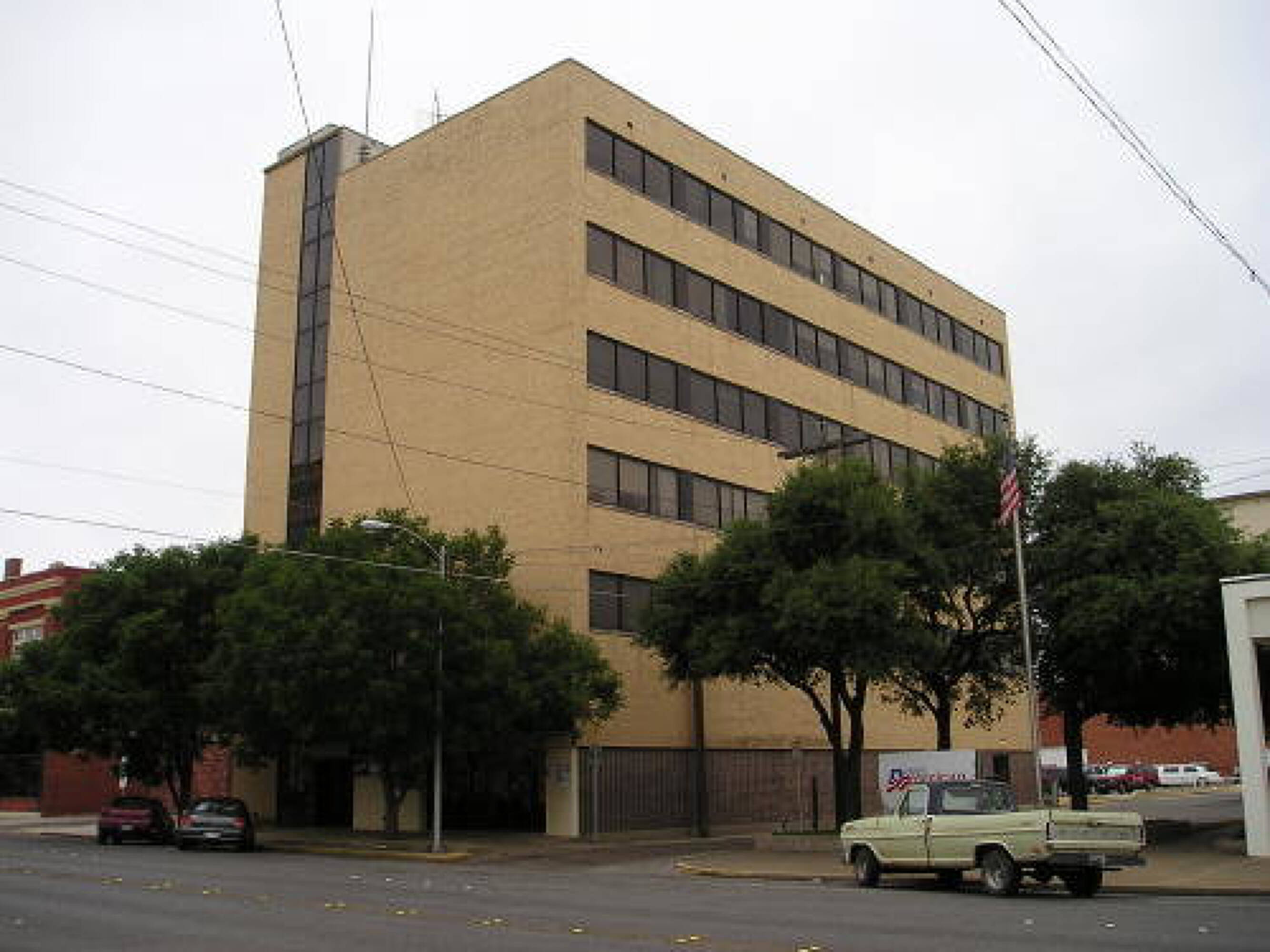 17 S Chadbourne St, San Angelo, TX 76903