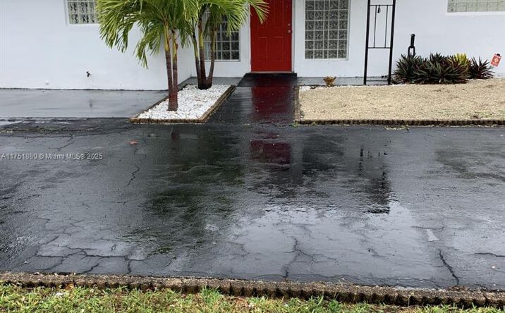 Pictures of Office property located at 7191 Taft St, Hollywood, FL 33024 for lease - image #1