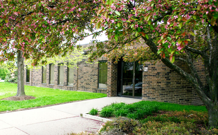 Pictures of Office property located at 690 E North Ave., Carol Stream, IL 60188 for lease - image #1