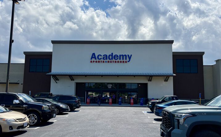 Pictures of Retail property located at 2701 N Mall Dr, Virginia Beach, VA 23452 for lease - image #1