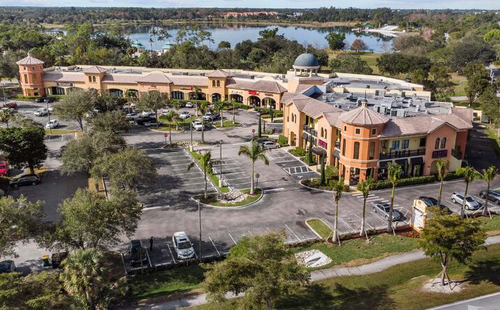 Pictures of Restaurant property located at 4270 Tamiami Trl E, Naples, FL 34112 for lease - image #1