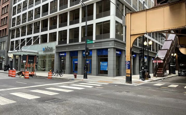 Pictures of Retail property located at 200 W Jackson Blvd, Chicago, IL 60606 for lease - image #1