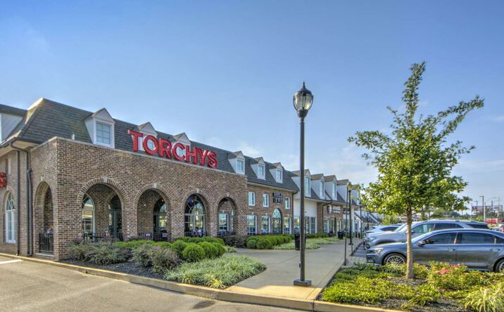 Pictures of Retail, Restaurant property located at 669 S Mendenhall Rd, Memphis, TN 38117 for lease - image #1