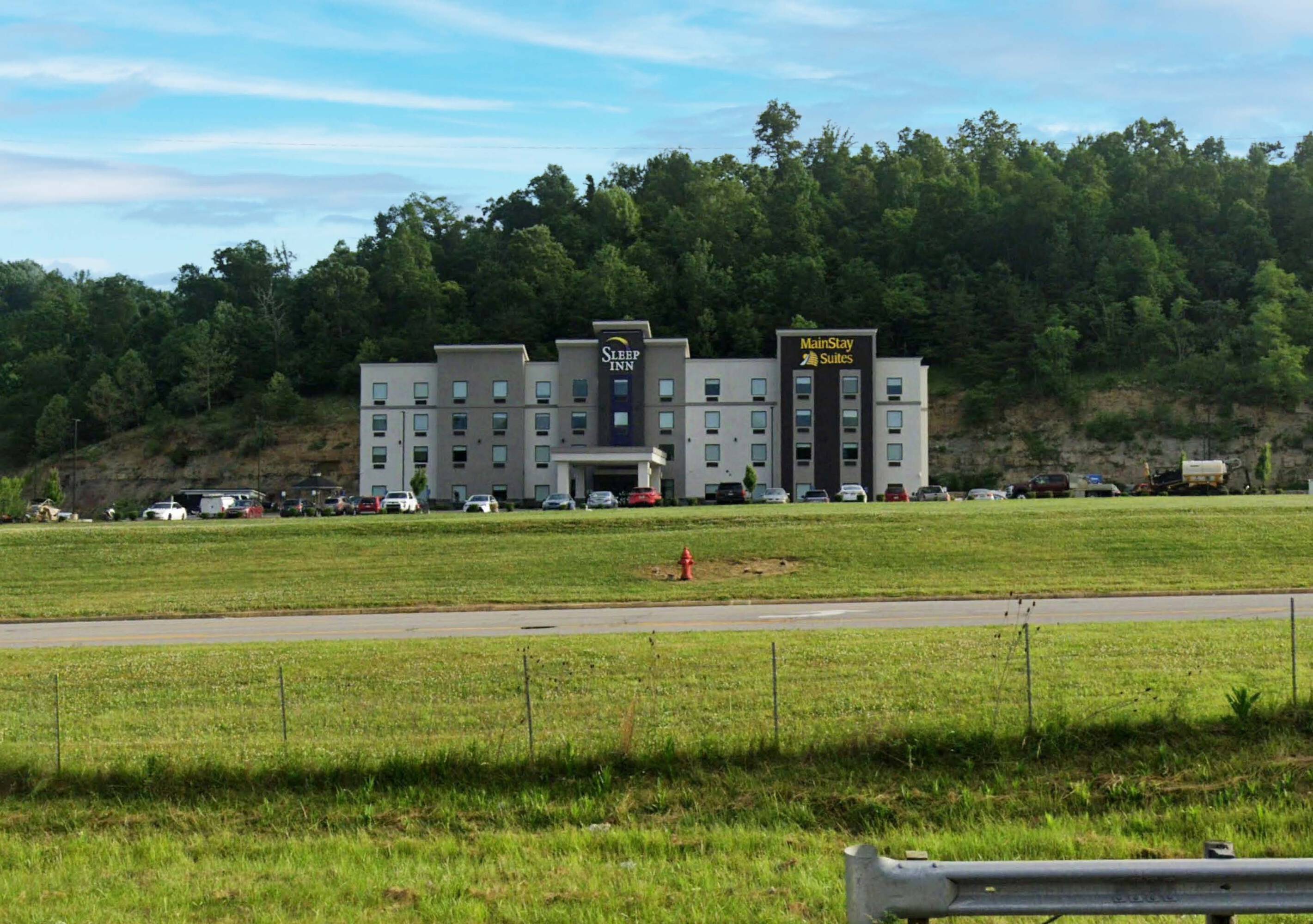 Liberty Park Drive, Teays Valley, WV 25526