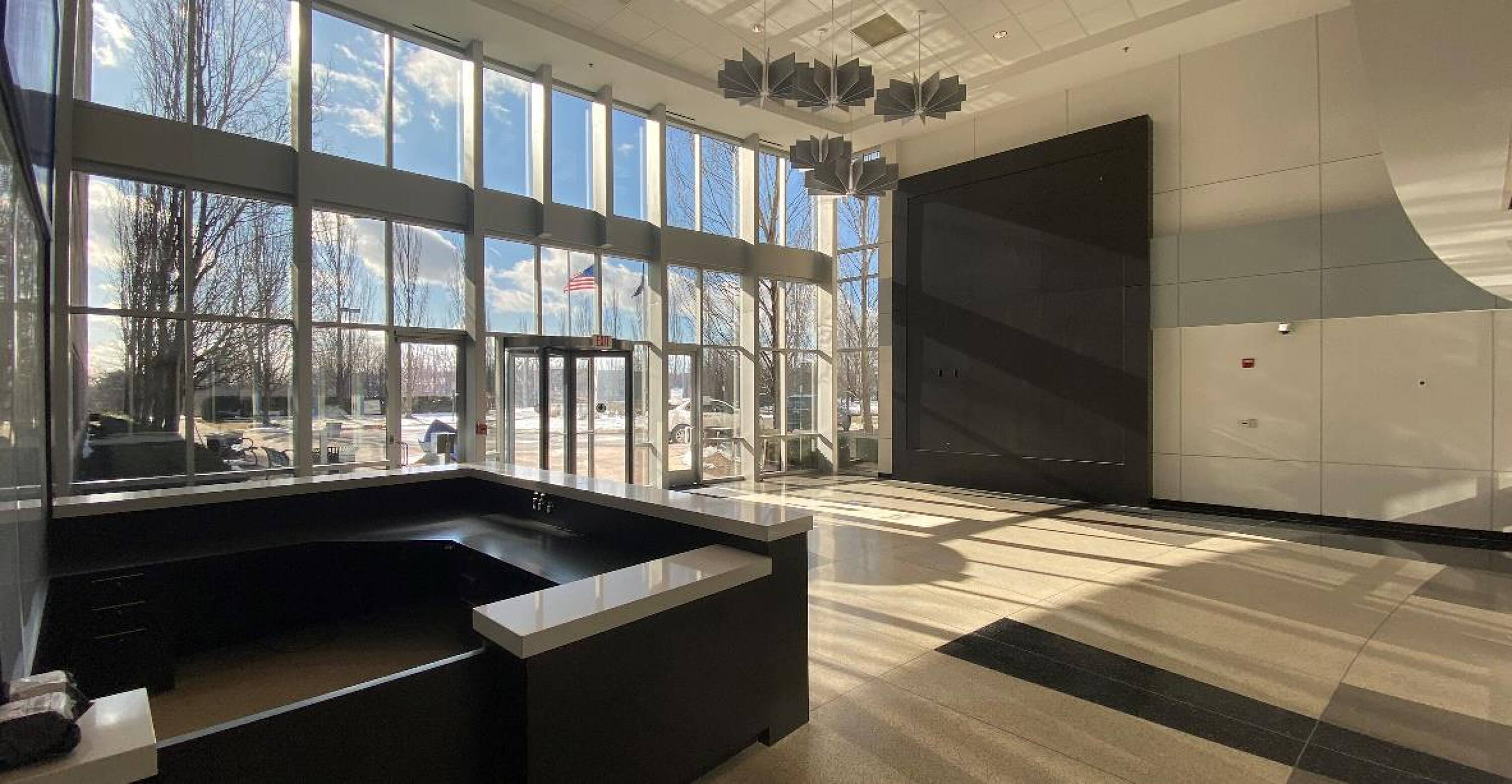 1075 W Entrance Dr, Auburn Hills, MI 48326