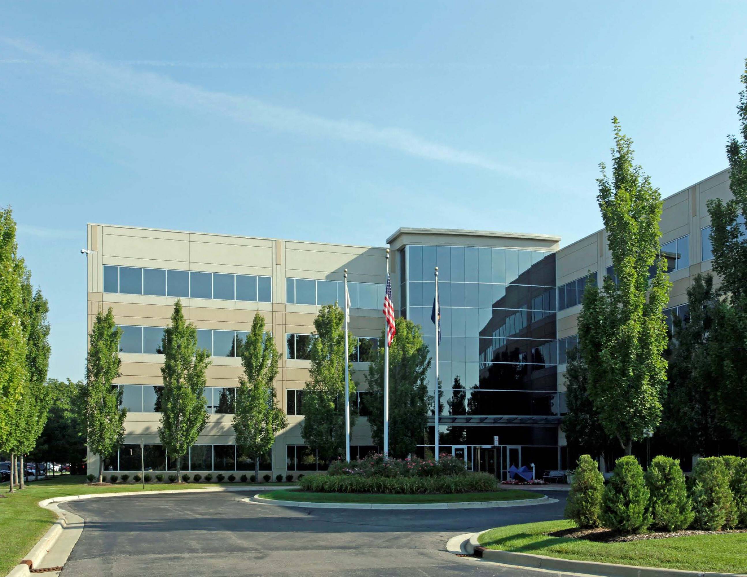 1075 W Entrance Dr, Auburn Hills, MI 48326