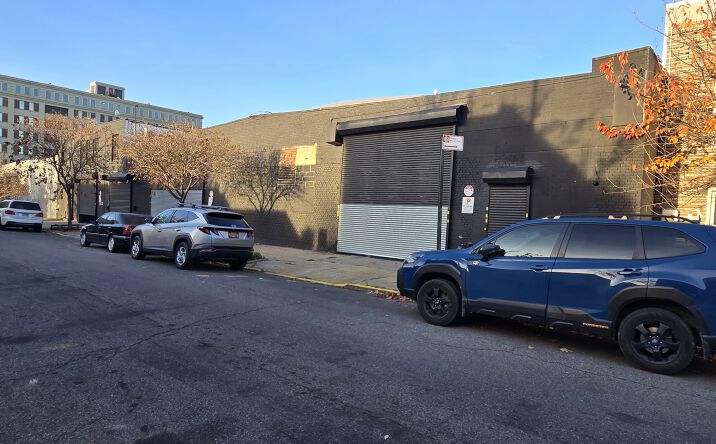 Pictures of Industrial property located at 121 30th St, Brooklyn, NY 11232 for lease - image #1