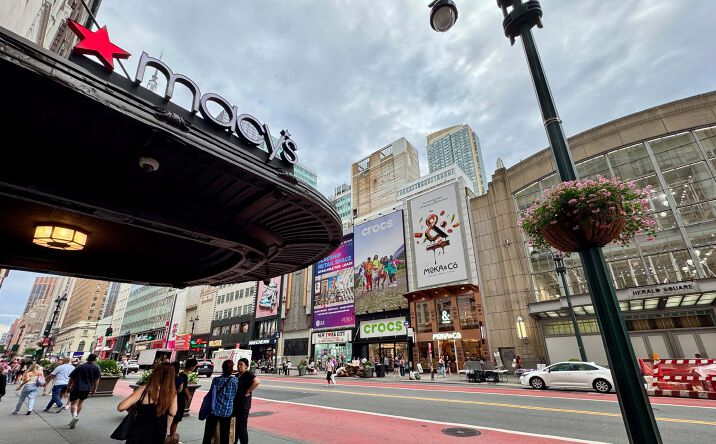 Pictures of Retail, Office, Restaurant property located at 140 W 34th St., New York, NY 10001 for lease - image #1