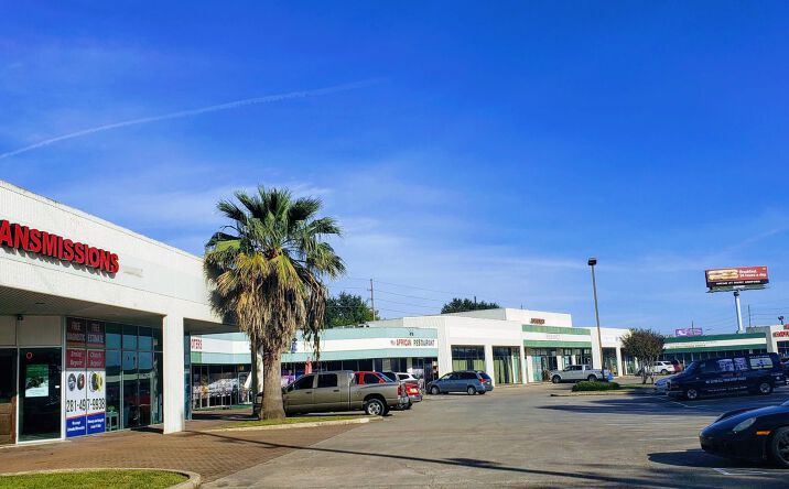 Pictures of Retail property located at 14144 Westheimer Rd, Houston, TX 77077 for lease - image #1