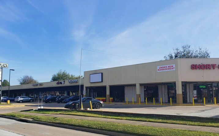 Pictures of Retail property located at 8035 W Airport Blvd, Houston, TX 77071 for lease - image #1