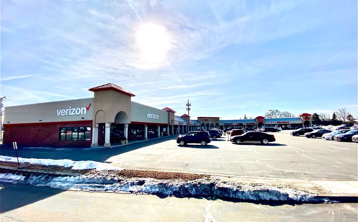 Pictures of Retail property located at 401 81st Ave, Merrillville, IN 46410 for lease - image #1