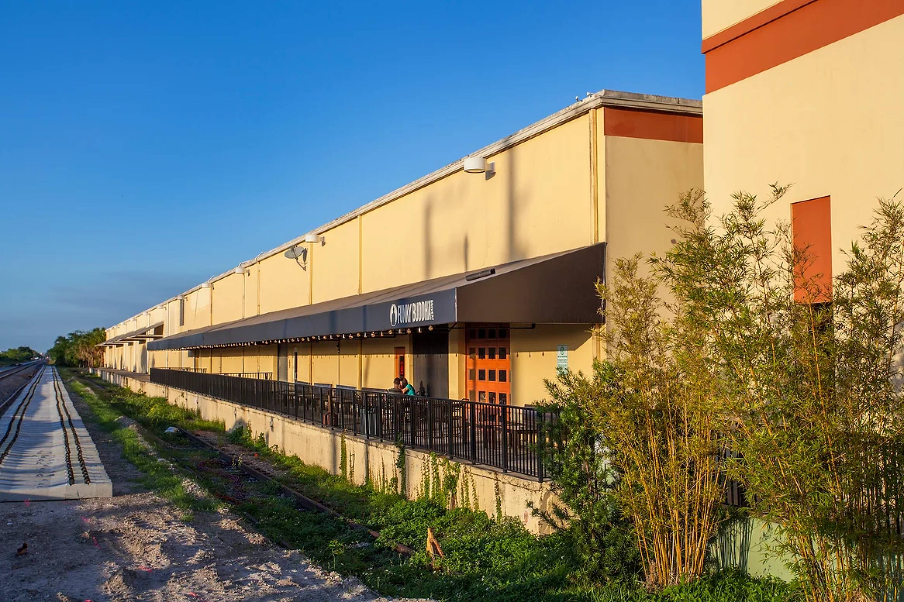 1201 NE 38th St, Oakland Park, FL 33334