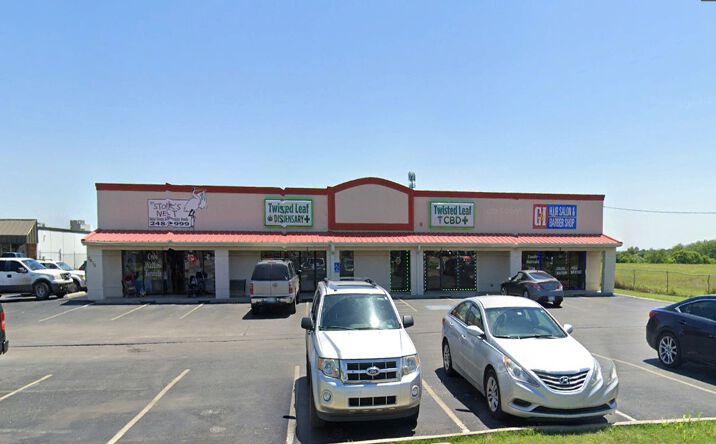 Pictures of Retail property located at 2608 SW Lee Blvd, Lawton, OK 73505 for lease - image #1