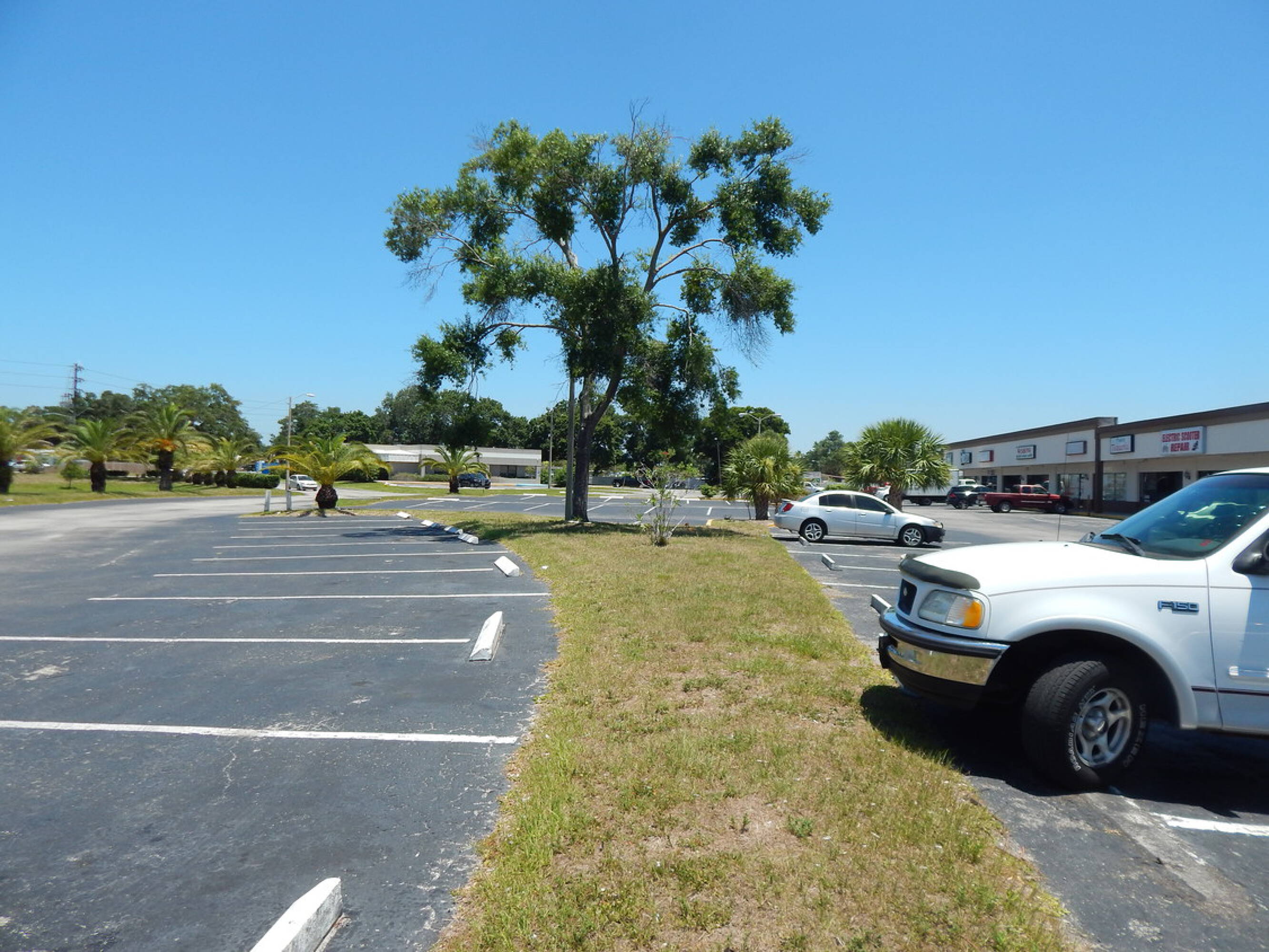 1479 S Belcher Rd, Largo, FL 33771