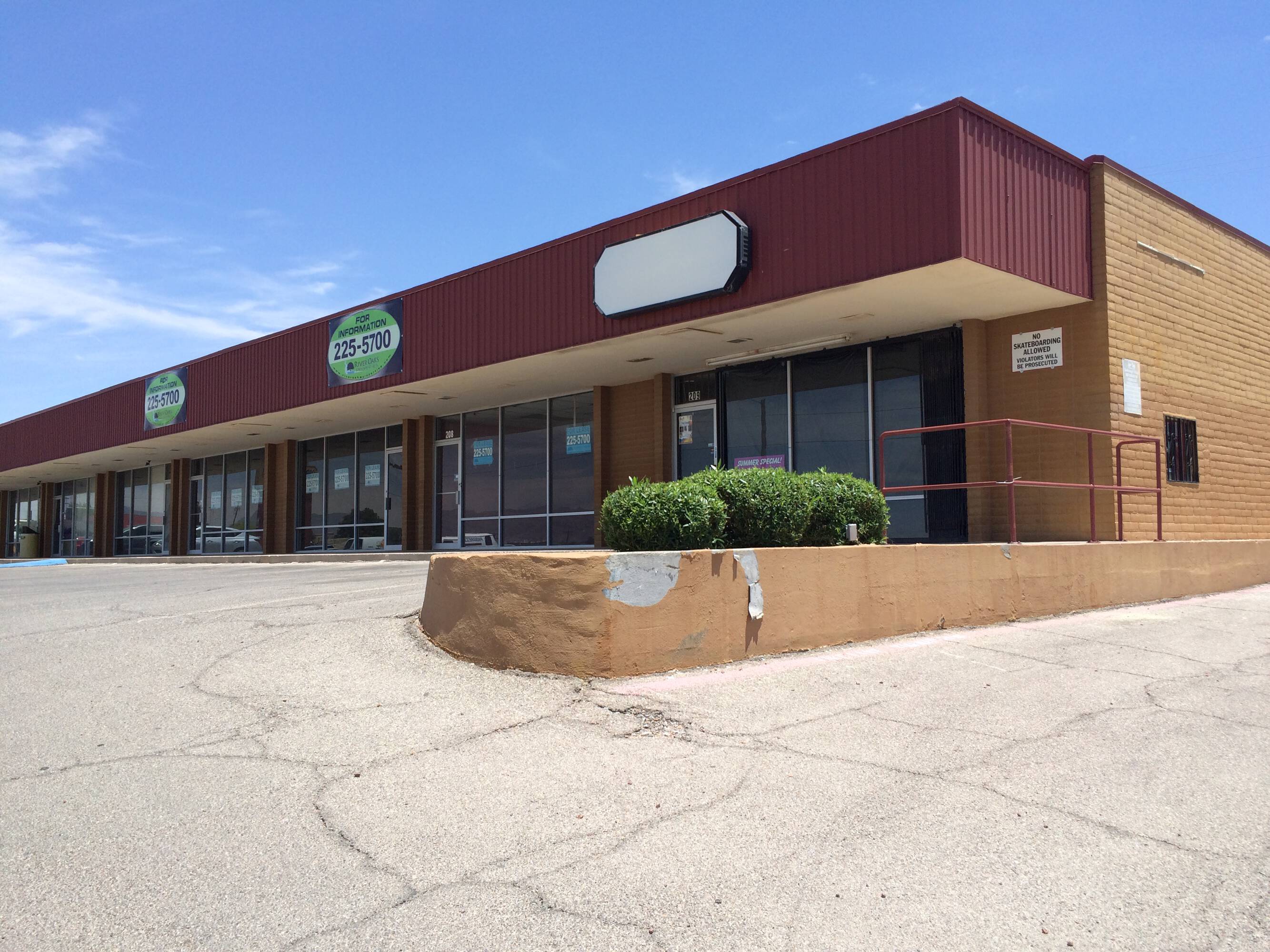 550 N Yarbrough Dr, El Paso, TX 79915