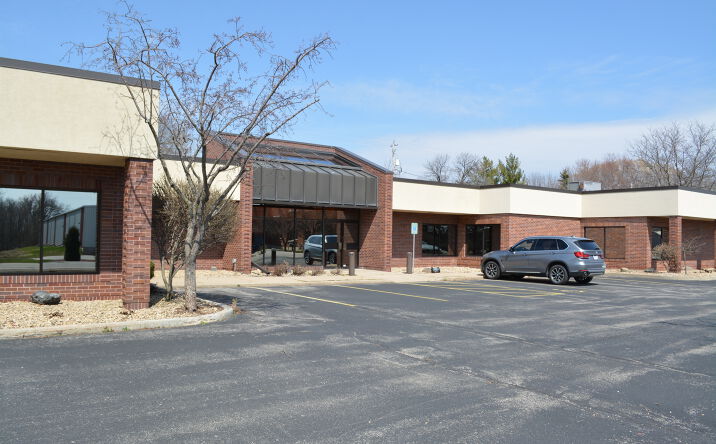 Pictures of Office property located at 806 Valley Rd, Menasha, WI 54952 for lease - image #1