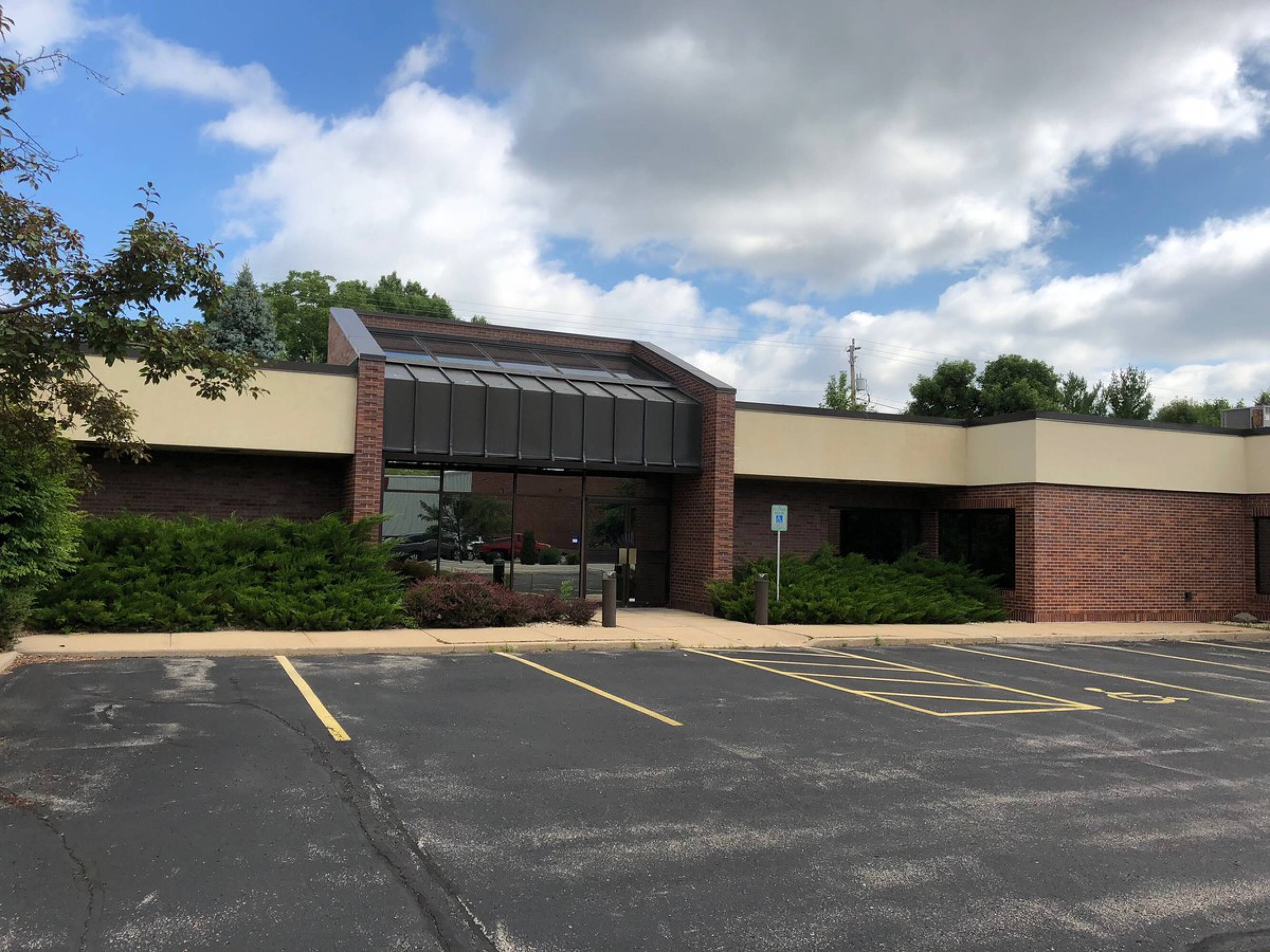 806 Valley Rd, Menasha, WI 54952 | Crexi.com