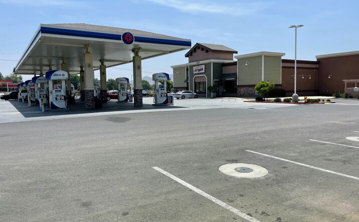 Pictures of Retail property located at 8250 Mission Blvd, Riverside, CA 92509 for lease - image #1
