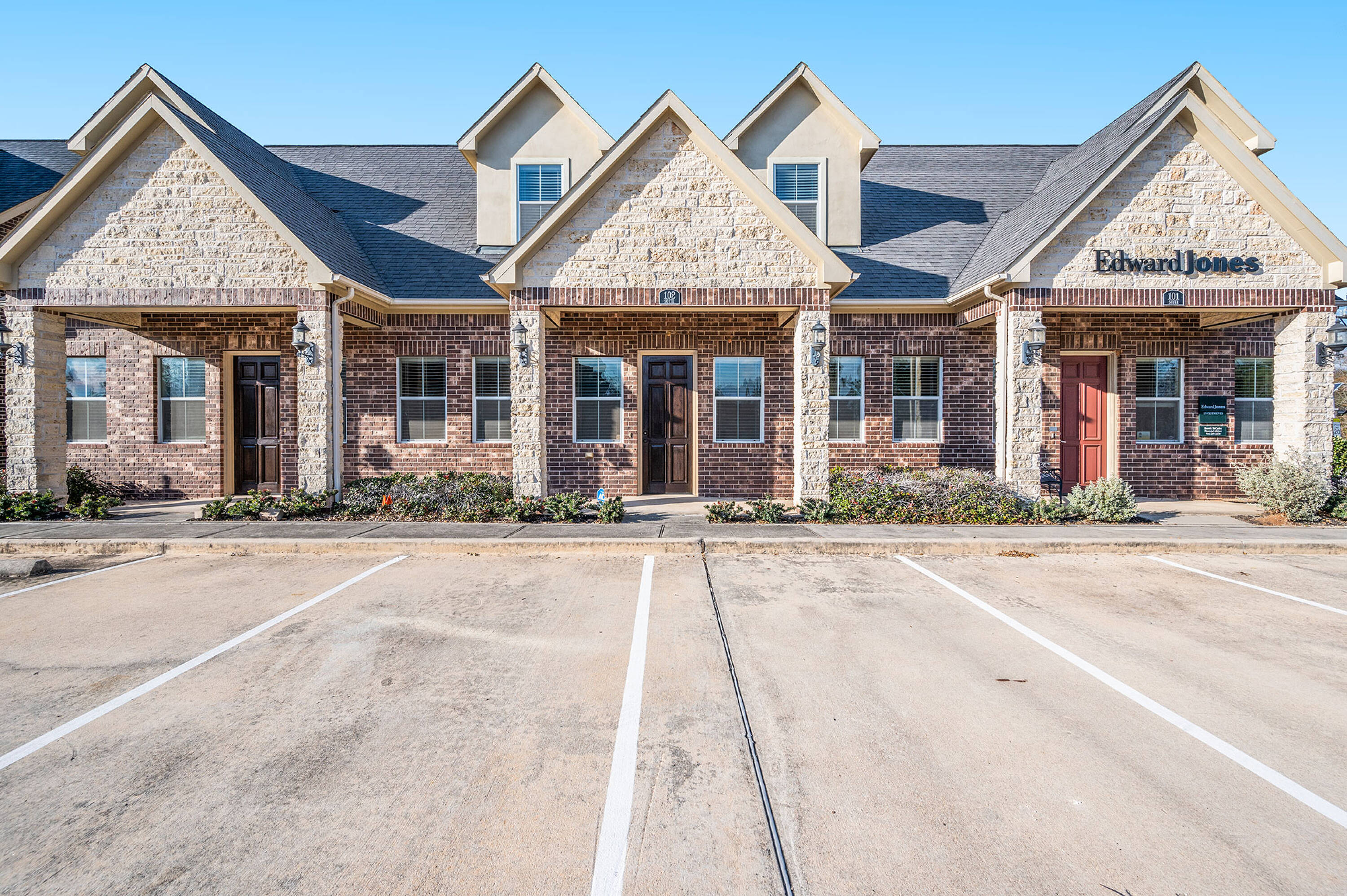 303 Longmire Rd, Conroe, TX 77304