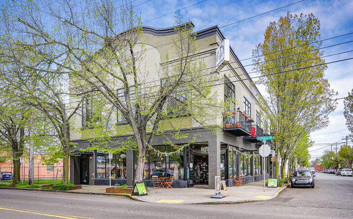 Pictures of Retail, Restaurant property located at 8401 N Ivanhoe St, Portland, OR 97203 for lease - image #1