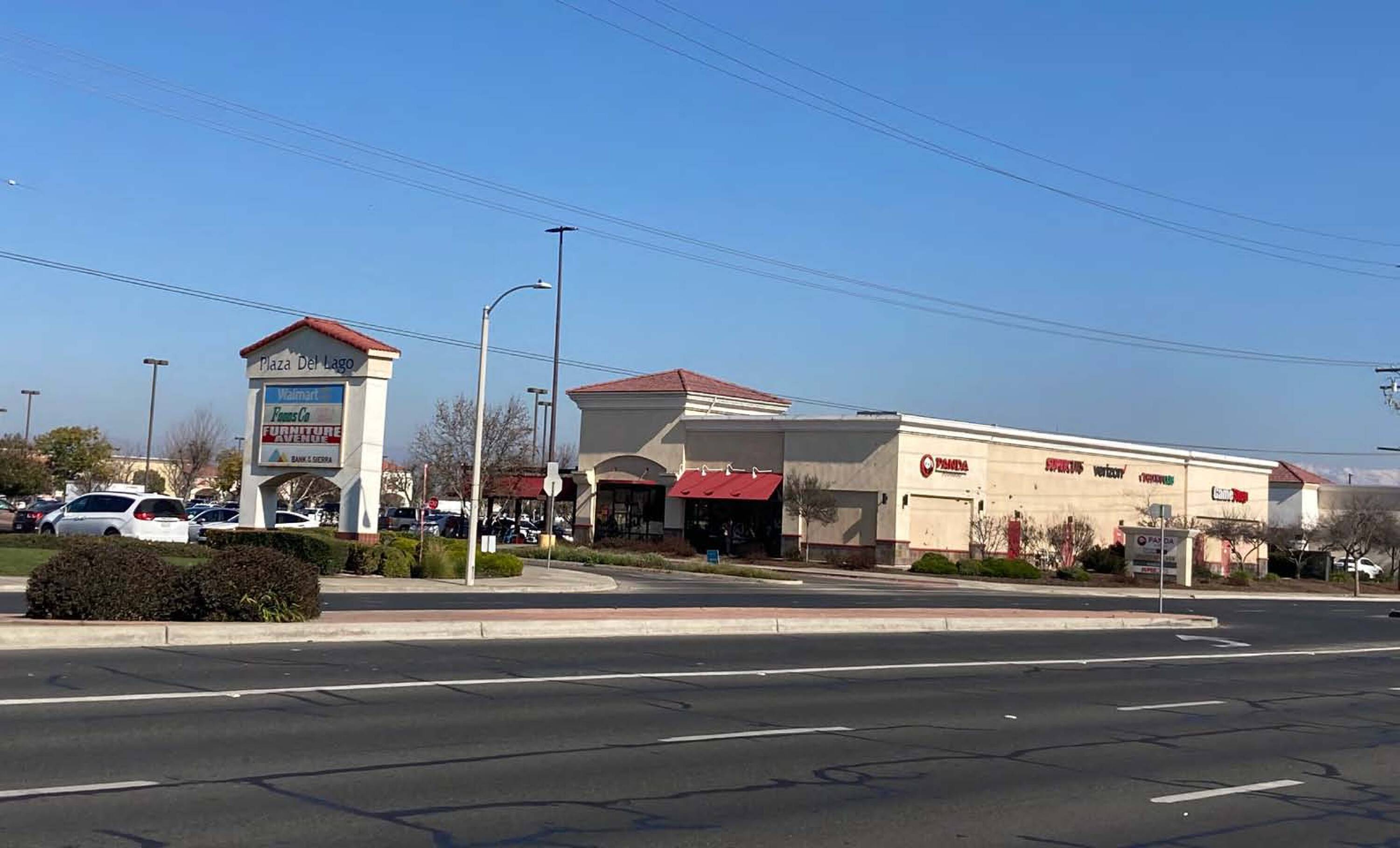 1208 E Prosperity Ave, Tulare, CA 93274