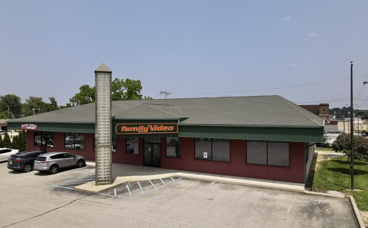 Pictures of Retail property located at 6 S State St, North Vernon, IN 47265 for lease - image #1