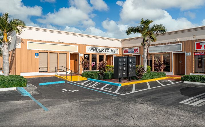 Pictures of Retail property located at 901 E Sample Rd, Pompano Beach, FL 33064 for lease - image #1
