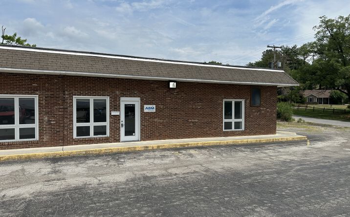 Pictures of Office property located at 1727 Peters Creek Rd, Roanoke, VA 24017 for lease - image #1
